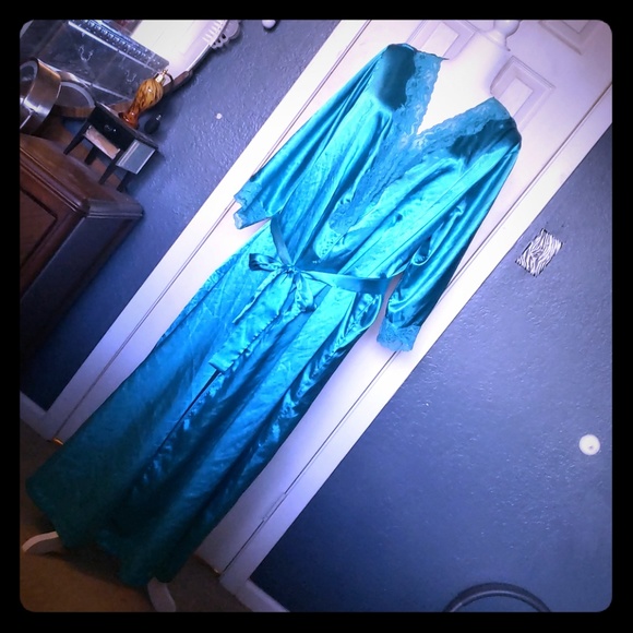 womens world Other - Silk teal robe